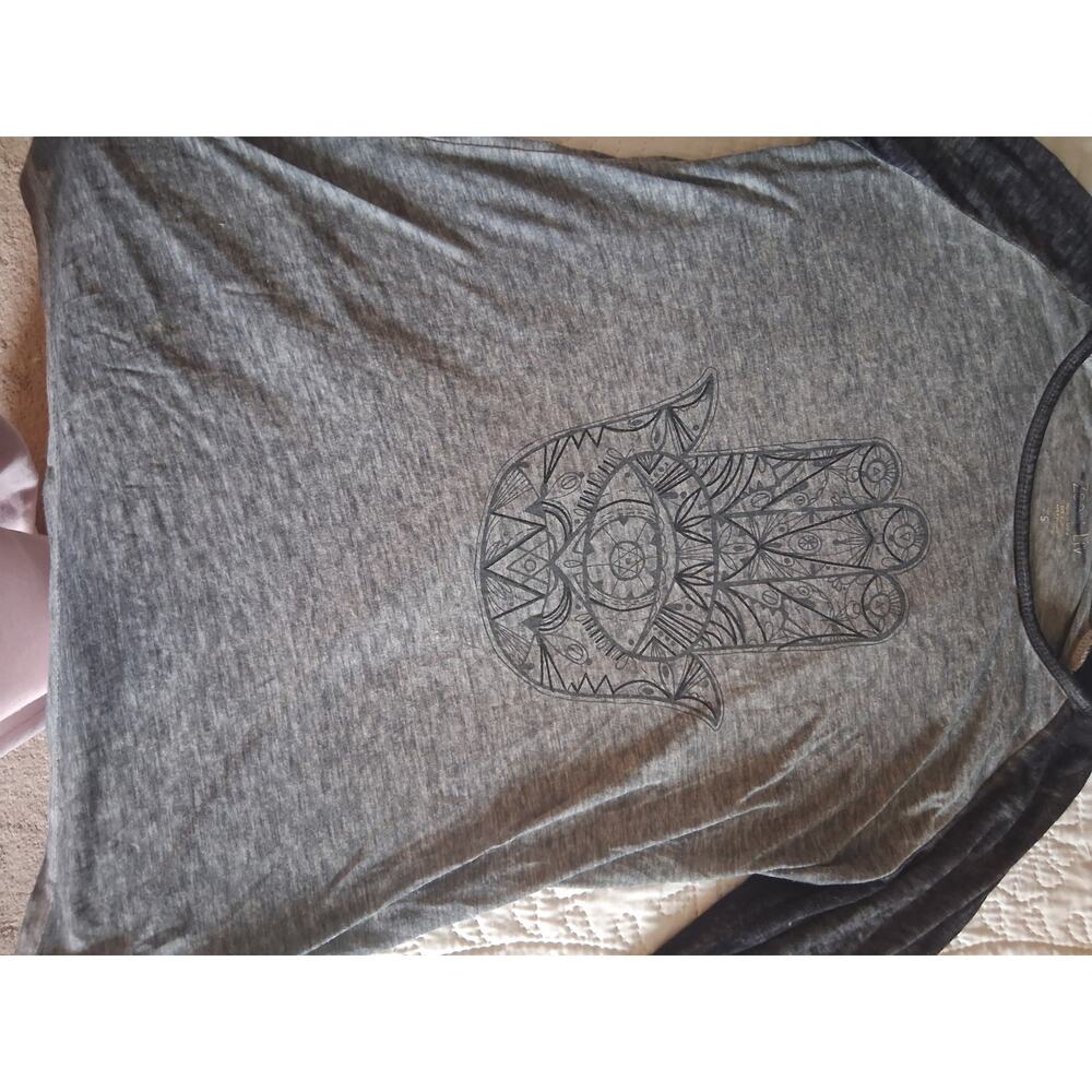 Zoe & Liv Hamsa Hand Raglan T-shirt Size S